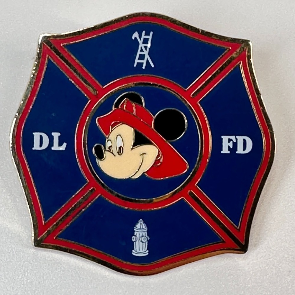Disney Pin MICKEY MOUSE DLFD FIRE DEPARTMENT BADGE 2007 PP52312 Fireman Helmet